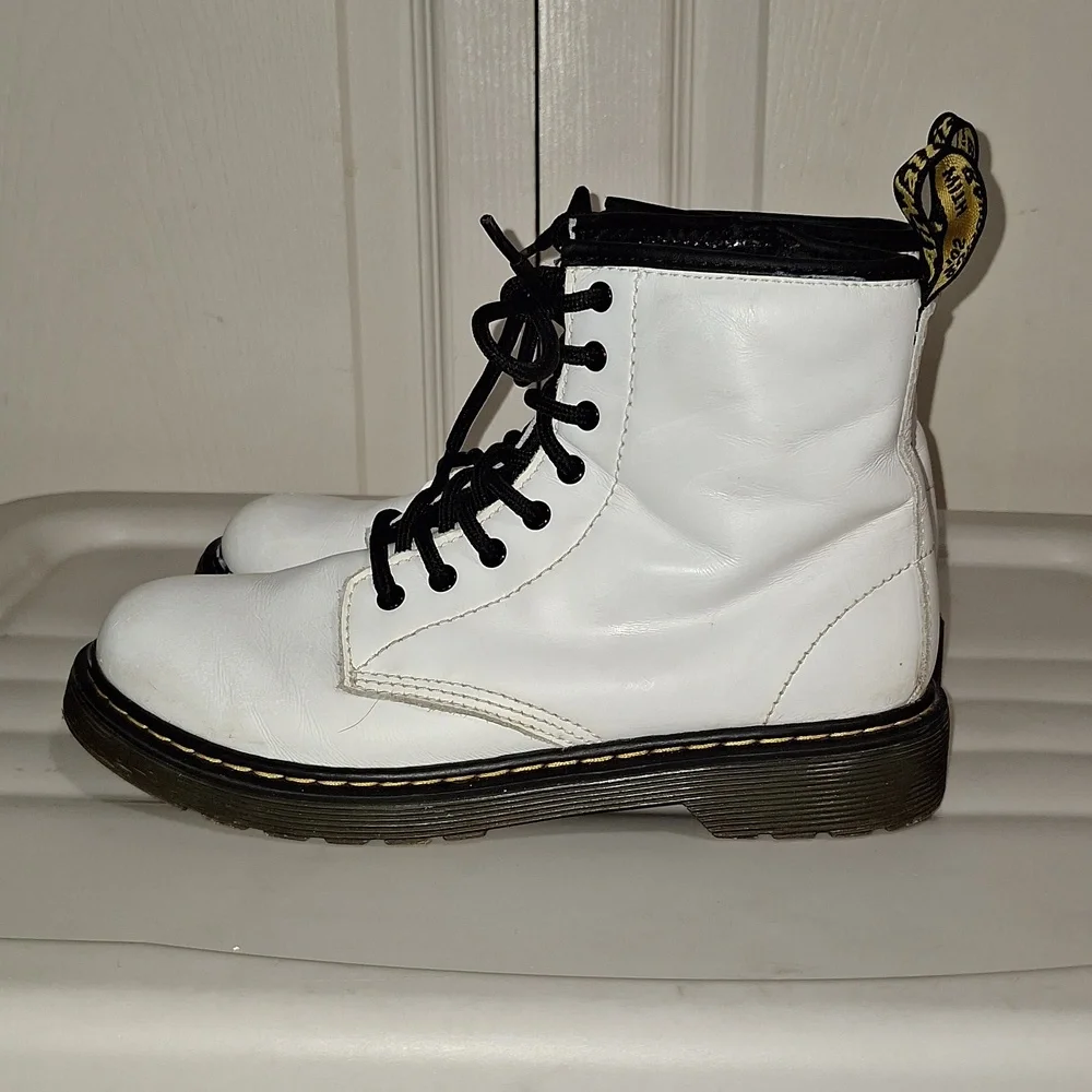 Dr. Martens combat boot - 3 - white/black